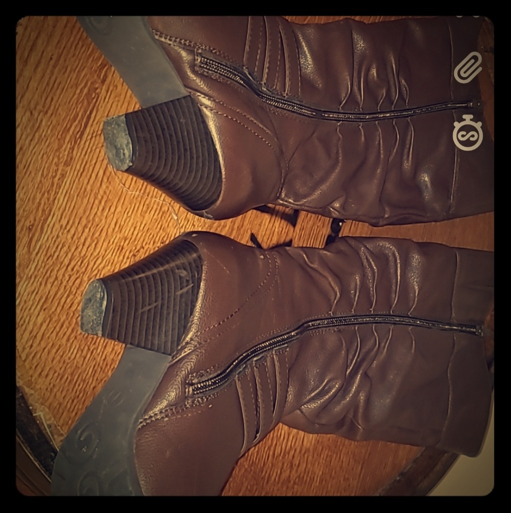 Leather boots size 7